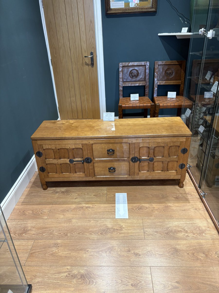 IngnetLtd's tweet photo. Another new Sid Pollard arrival ❤️ 

Check out this 1960s Sid Pollard (1914-1994) of Bagby fully adzed entertainment unit🥰 

Length: 130cm  Depth: 39cm  Height: 54cm

Price: £1,650.00

#mouseman #sidpollard #ingnetantiques https://t.co/Lwz6OhxEZ1