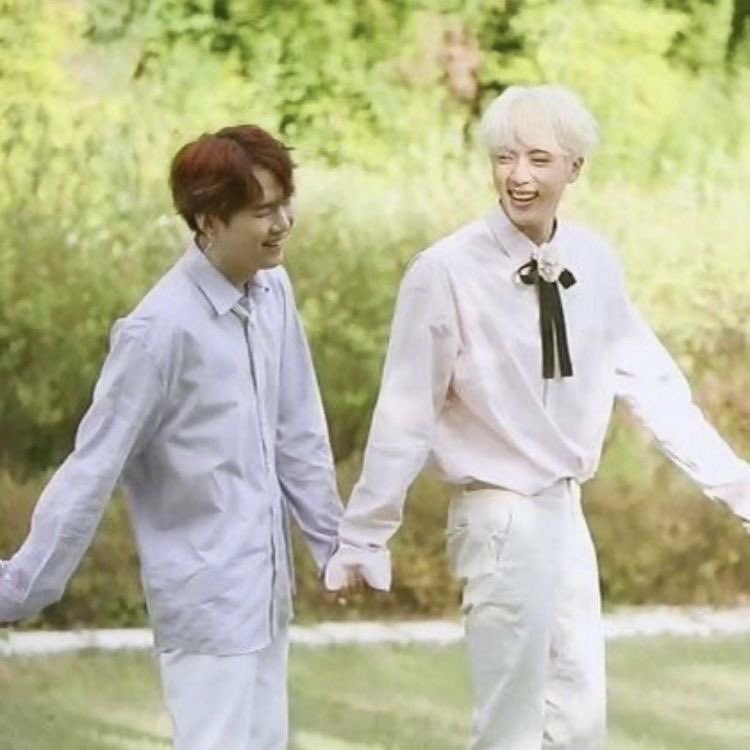 eternalroomates's tweet photo. yoonjin holding hands. 
happy pride month 🏳️‍🌈 https://t.co/jL8CcnwPMy