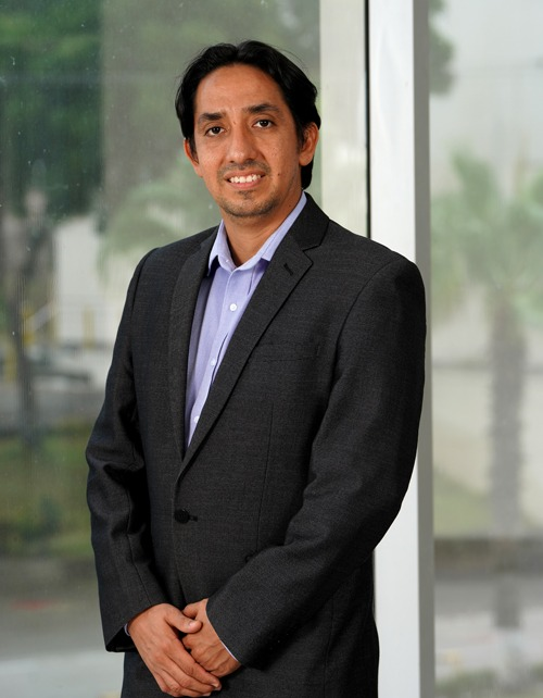 espol's tweet photo. Felicitamos a nuestro profesor e investigador de la Facultad de Ingeniería en Electricidad y Computación, Ricardo Cajo, por haber sido incorporado como Full Member de Sigma Xi, The Scientific Research Honor Society.

Formar parte de esta organización representa un reconocimiento internacional a la destacada trayectoria científica y de investigación del docente politécnico en áreas como el control automático, los sistemas inteligentes y los vehículos autónomos; así como a la publicación de artículos científicos en revistas internacionales de alto impacto.

Ricardo Cajo ha participado, además, en proyectos de investigación nacionales e internacionales y colaboraciones académicas con universidades en Europa y Asia.  Está vinculado a otras redes científicas como IEEE, donde es Senior Member, y al International Professional Register of Engineering Educators (ENTER).

Formar parte de Sigma Xi permite acceder a una red internacional de investigadores, lo que facilita la generación de colaboraciones científicas, el acceso a oportunidades de financiamiento y el fortalecimiento de varios proyectos.

Asimismo, contribuye a la visibilidad internacional del trabajo académico y al desarrollo de iniciativas en áreas estratégicas de la ingeniería y la ciencia.

#OrgulloPolitécnico