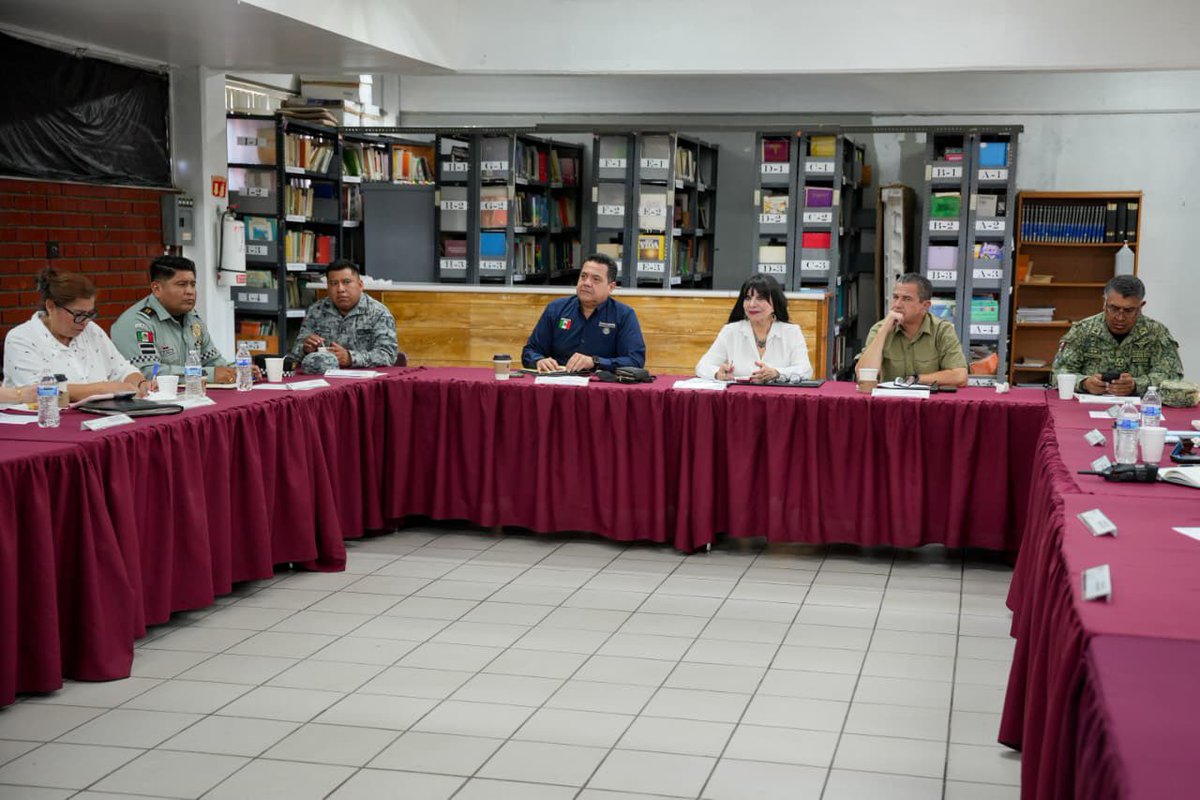 NormaMXL's tweet photo. Más coordinación, más prevención y mejores resultados para nuestra comunidad.
Junto con la Dirección General de Educación Tecnológica Industrial #DGETI y autoridades de los tres órdenes de gobierno en #MesaDeSeguridad, seguimos #UniendoEsfuerzos para fortalecer las acciones que contribuyen a la seguridad y al bienestar de todos.