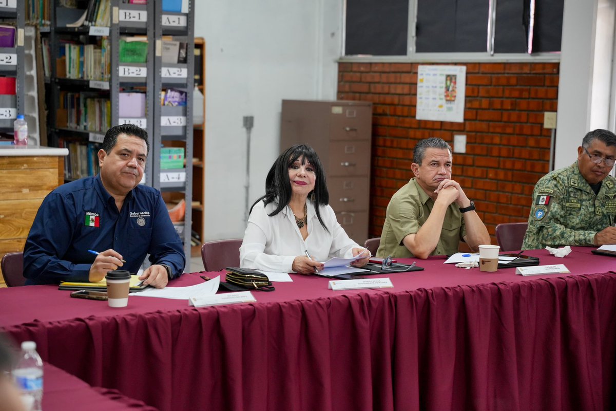 NormaMXL's tweet photo. Más coordinación, más prevención y mejores resultados para nuestra comunidad.
Junto con la Dirección General de Educación Tecnológica Industrial #DGETI y autoridades de los tres órdenes de gobierno en #MesaDeSeguridad, seguimos #UniendoEsfuerzos para fortalecer las acciones que contribuyen a la seguridad y al bienestar de todos.