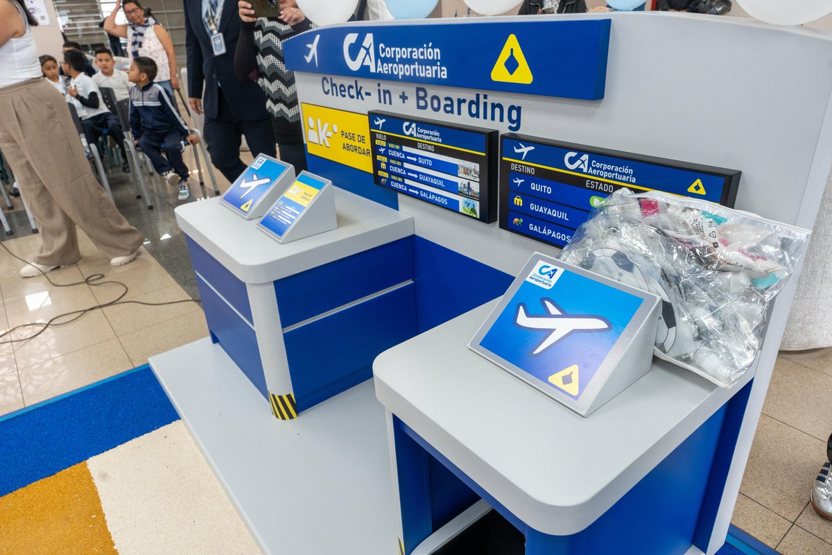 czamoramatute's tweet photo. ¡El @Aeropuerto_CUE se convierte en un espacio para soñar y leer! ✈️🤩

Celebramos el #DíaDelNiño inaugurando la Zona Lúdica, un espacio seguro y divertido donde los guaguas podrán jugar, imaginar y aprender mientras esperan un vuelo o a sus seres queridos.

🛩️👌 Con temática aeroportuaria, esta nueva área cuenta con un avión, torre de control, counters informativos y próximamente un rincón de lectura para fomentar el amor por los libros. 

#SomosElCambio💪 y eso se siente con #AmorPorCuenca❤️💛
