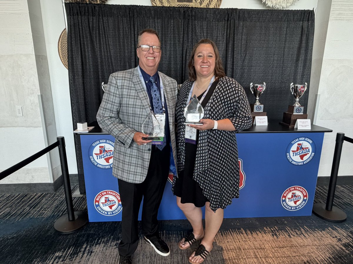 JaimeBoswell2's tweet photo. Congratulations to @AthleticsLISD Asst AD @joleeluce on earning the Region 1 Co-Athletic Administrator of the Year. It’s awesome to be mentioned in the same company as her. @AndrewsMustangs is a special place as is LISD! Thankful for @OfficialTHSADA and all the Association does! https://t.co/jMtcQ7vIZf