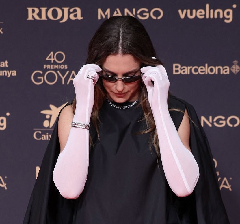 Scab__'s tweet photo. Y cuando el London fiche a Alexia, Mapi, Beth Mead, Mary Earps... Y además estén Jana, Geyoro, Kumagai, Van de donk, Asllani, Cascarino....
Y ganen la WSL KHÉ???
Alexia ganando la Premier y la Fa Cup sin enfrentarse al Barsa.
Mentiría si no digo q la vería capaz. 😅 https://t.co/04BSAfvfZP