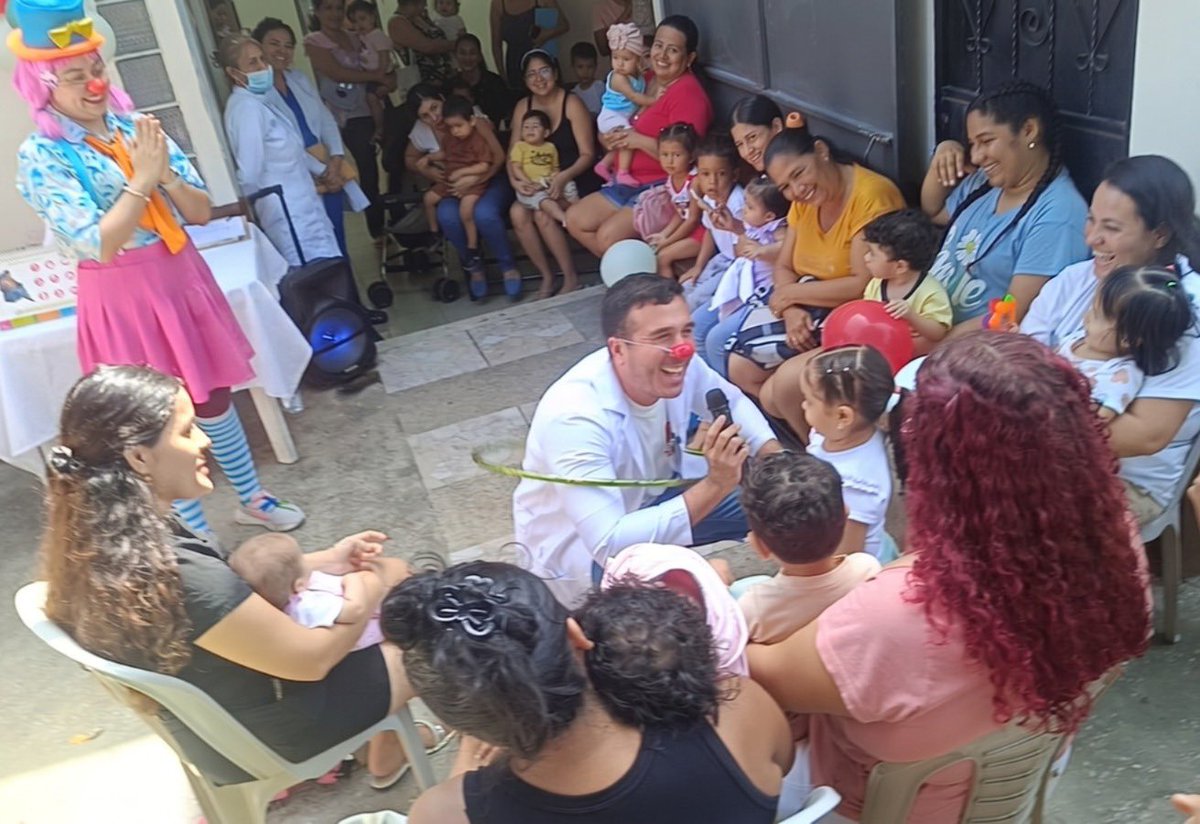Salud_Guayas's tweet photo. ¡El mejor regalo para un niño es una vida saludable! 
Por el Día Del Niño en @Salud_Ec sensibilizamos al Club de #LactanciaMaterna de #MapasingueOeste y asi fortalecer los conocimientos de las madres para que sus hijos tengan un mejor desarrollo. 

#ElNuevoEcuador https://t.co/LkyJULFX23