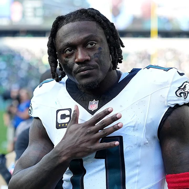 RitmoNfl's tweet photo. 🚨🚨 TRASPASO 🚨🚨 

PATRIOTS recibe: 
➖WR AJ Brown  

EAGLES recibe: 
➖1ra vuelta 2028 
➖5ta vuelta 2027

Este lo estábamos esperando hacía rato. Era un secreto a voces. ¿Qué te parece? https://t.co/0lDAzDBwMf
