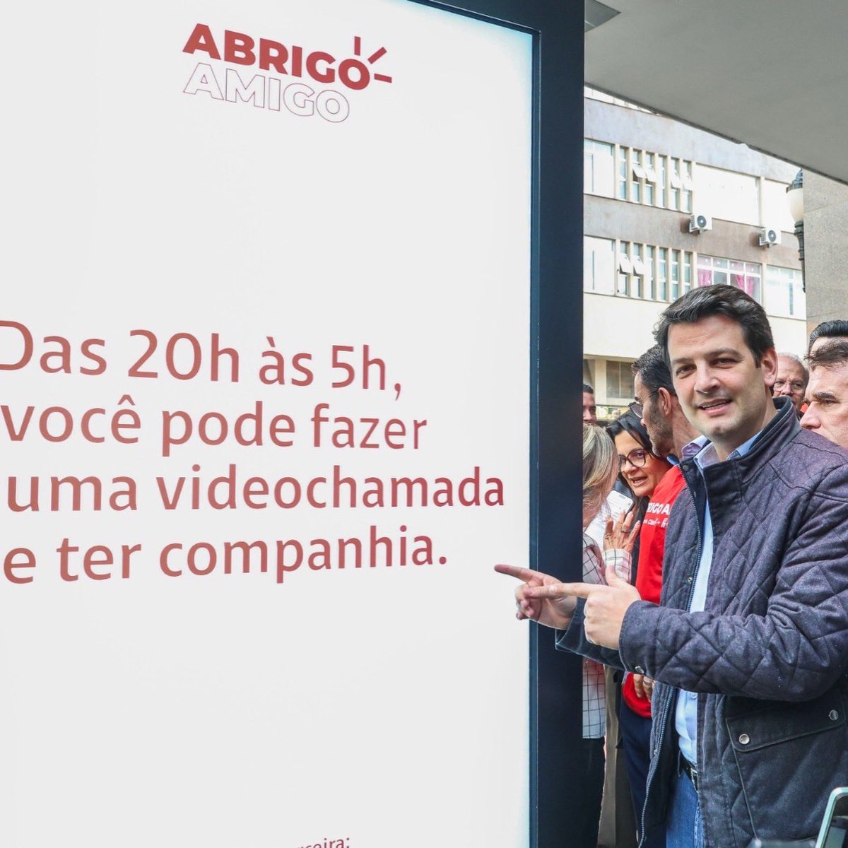 _epimentel's tweet photo. Mais segurança para quem espera o ônibus à noite! Lancei hoje o primeiro ponto do projeto Abrigo Amigo! A iniciativa é para que quem esteja esperando pelo transporte público possa fazer uma videochamada para uma central. https://t.co/VFpzrwb95I