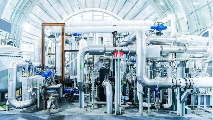 ChinaEmb_Bo's tweet photo. ♻️⚙️ China puso en funcionamiento la primera planta del mundo de recuperación de calor residual con CO₂ supercrítico.
Esta innovación permite aprovechar mejor la energía residual de procesos industriales, reducir pérdidas y avanzar hacia una producción más limpia y eficiente. 🌱🏭
La transición verde también se construye desde la industria: con ciencia, ingeniería y soluciones capaces de transformar la manera en que se produce energía.
🔗 Lea la noticia completa:
https://t.co/fIzMIjhSZE
Siga más contenidos sobre innovación energética en @ChinaEmb_Bo
#China #InnovaciónVerde #EnergíaLimpia #CO2Supercrítico #TecnologíaChina #IndustriaVerde #DesarrolloSostenible