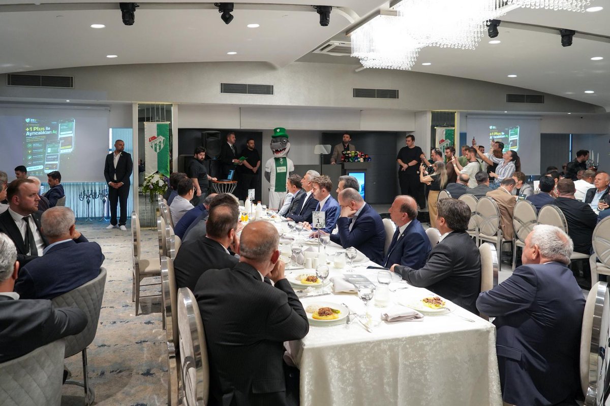 OzerMatl's tweet photo. Matlı Grubu olarak lansmanı yapılan Bursaspor+ uygulamasına 1.500 premium üyelik desteği vererek kulübümüzün yanında olduk. 

Başkan Enes Çelik ve yönetiminin ortaya koyduğu vizyonun, Bursaspor’u hak ettiği yerlere taşıyacağına inanıyor; emeği geçen herkese teşekkür ediyorum. https://t.co/UwN9WP1k6c