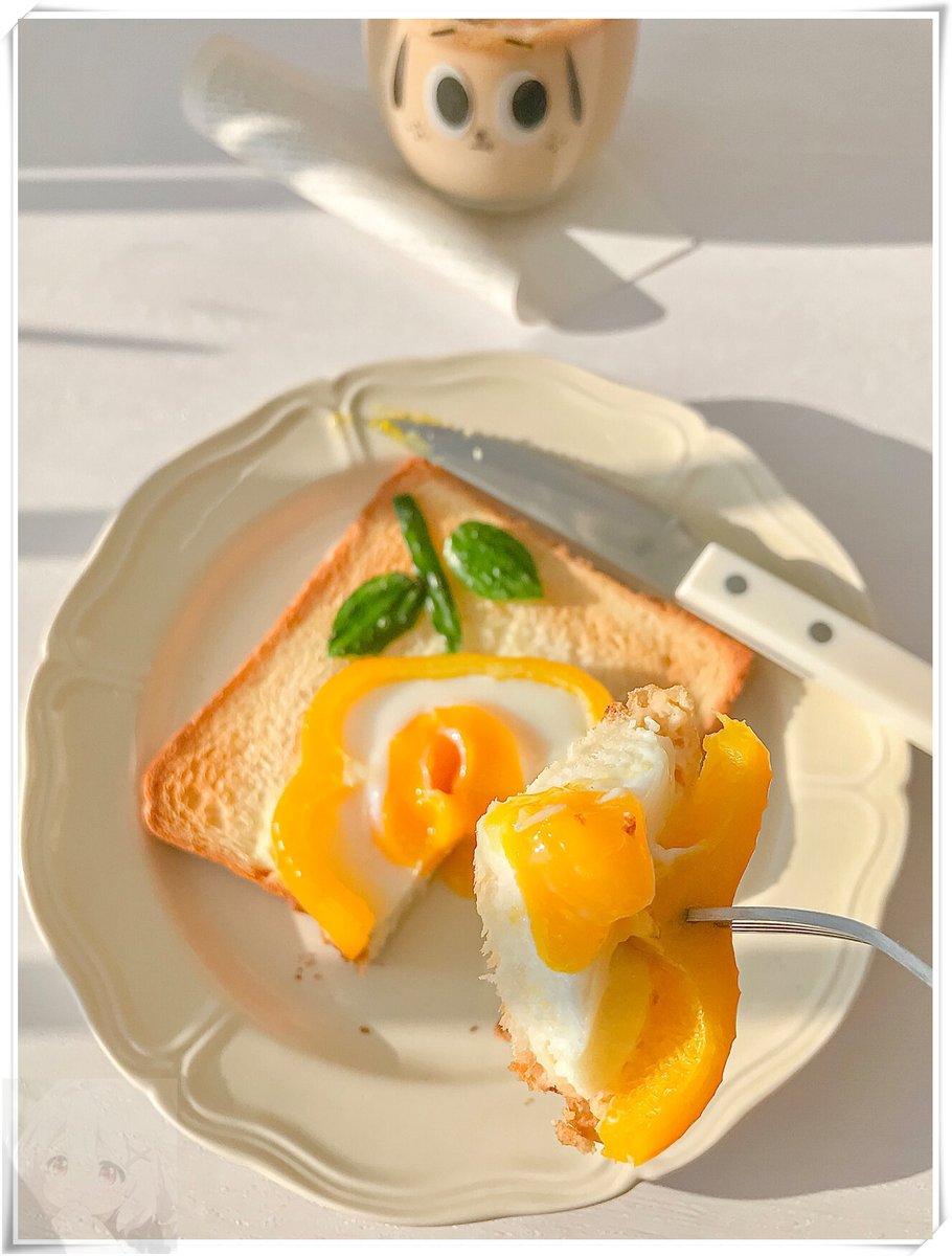 mikaXmika00's tweet photo. Just had the perfect lazy Sunday lunch—cream avocado toast with a sprinkle of chili flakes and a cold iced latte, pure comfort in every bite ， https://t.co/IUZUeHNLKq