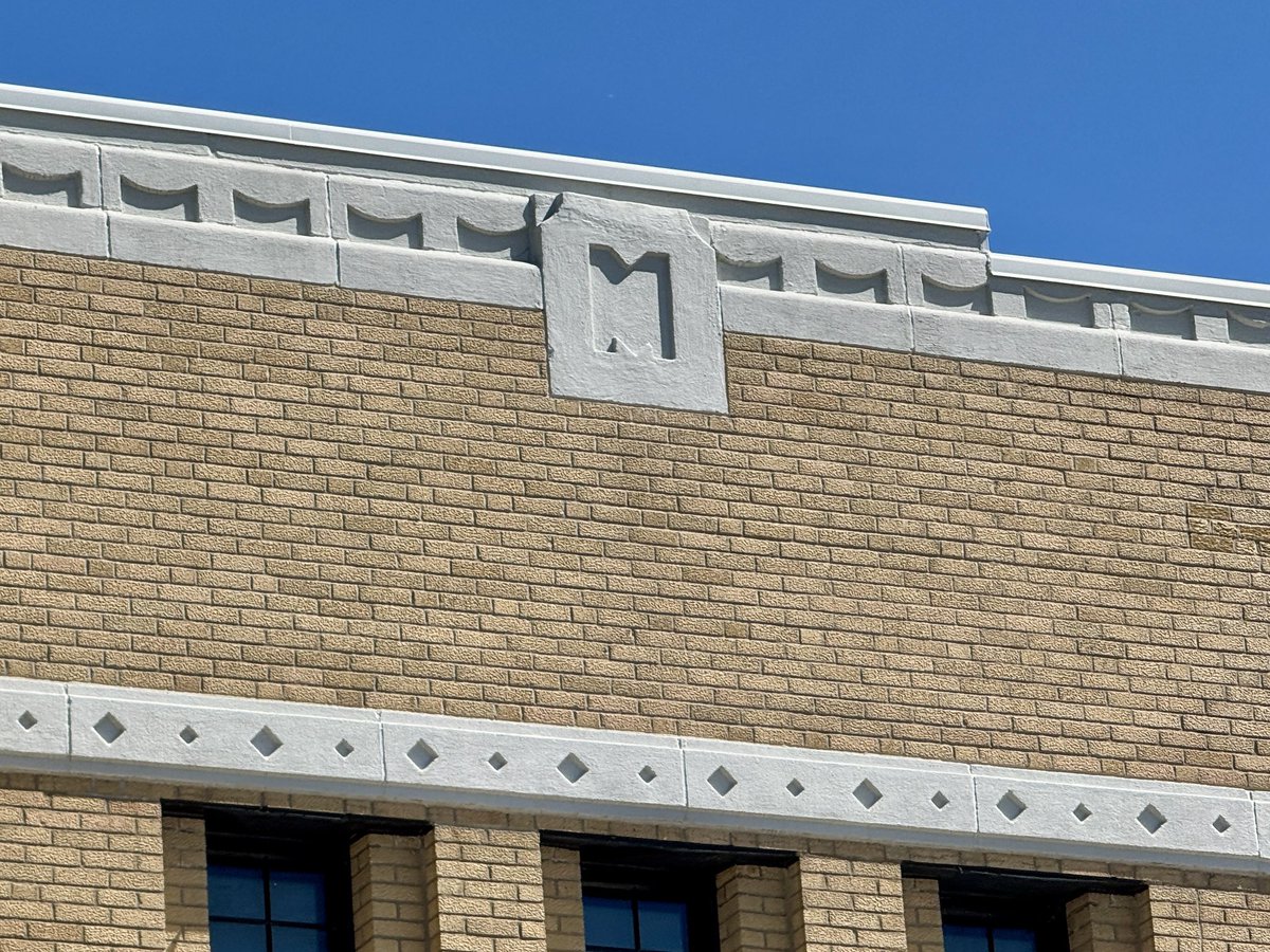 ChickenJoeSTL's tweet photo. The Municipal Auditorium in Moberly, Missouri, built in 1939 https://t.co/8T4GluBtHc