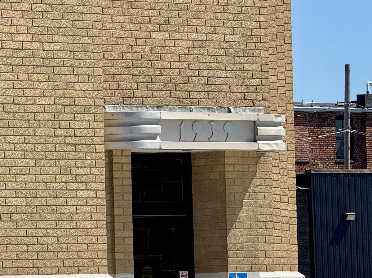 ChickenJoeSTL's tweet photo. The Municipal Auditorium in Moberly, Missouri, built in 1939 https://t.co/8T4GluBtHc