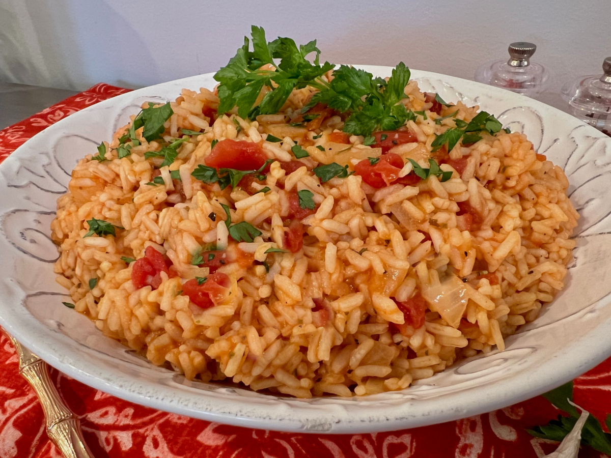 SwirlsofFlavor's tweet photo. 🍅🍅🍅 This savory Tomato and Rice Recipe is an easy side dish with bold tomato flavor. Made with pantry staples, tomato rice is flavorful, comforting, and ready in minutes.
TOMATO RICE RECIPE🍅🍅🍅 https://t.co/3jHKvB5Kpz https://t.co/hkCGj69X6a