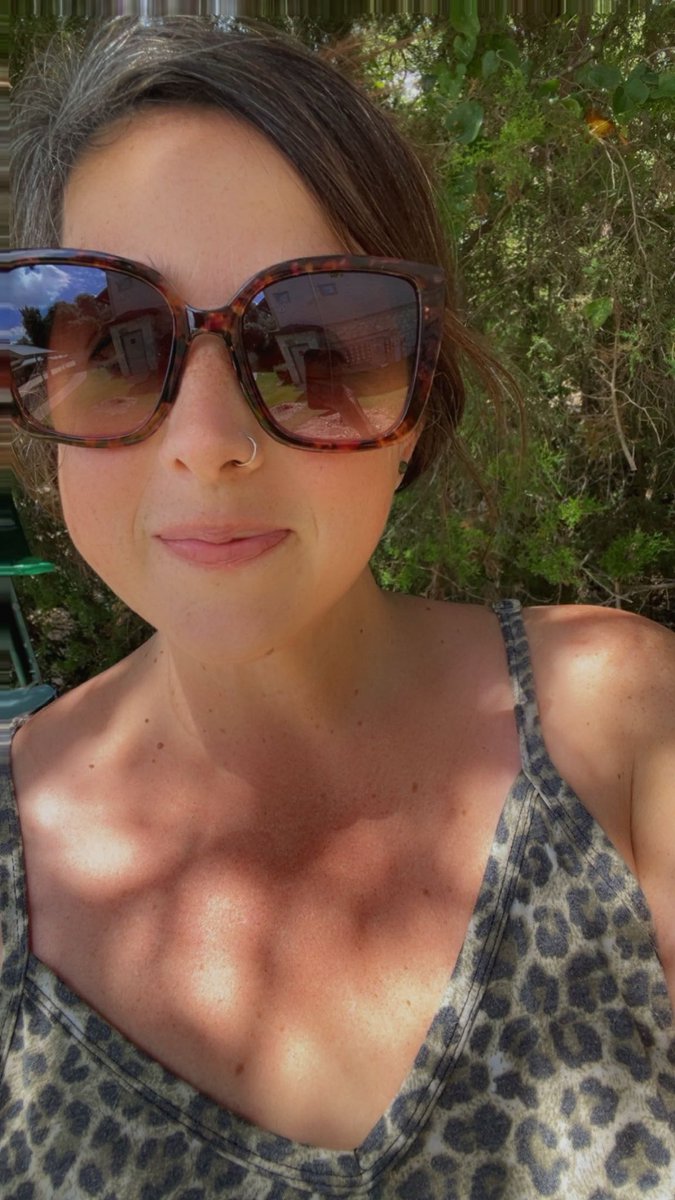 Samantha Dear🍍 tweet media
