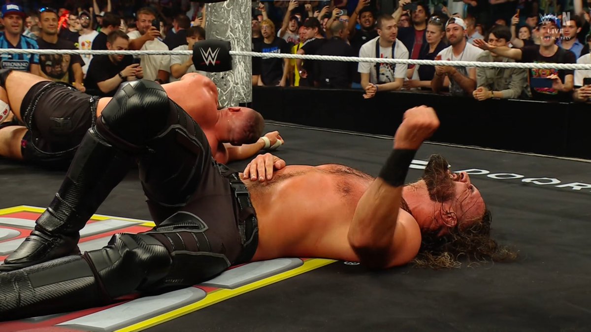 Fightful's tweet photo. Seth Rollins beats Bron Breakker.

Breakker and Rollins had a fantastic match.

#WWERAW https://t.co/ydUeJIJDq1