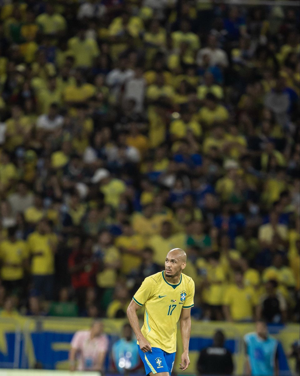 _fabinhotavares's tweet photo. Começamos nossa história em busca de um sonho. Especial demais vestir essa camisa no Maracanã e com mais de 70 mil pessoas ao nosso lado. Vamos! 🇧🇷🙏🏾🔥 https://t.co/iJXhPgVoTF