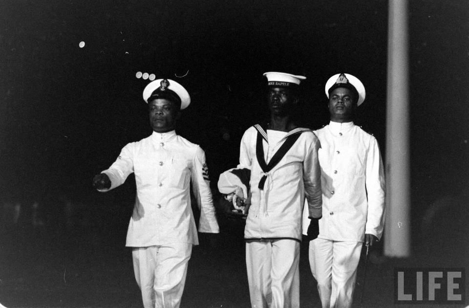 ASIRIMagazine's tweet photo. Seaman Salaudeen Akano in middle With Unidentified Nigerian Navy Sailors shortly after the Union Jack was lowered (flag in right hand of Akano) and the Green-White-Green was hoisted for the very first time, 1.10.1960.The Union Jack (British flag) which had been a symbol of authority and sovereignty for the people of the West Coast of Africa since 1914 must go.

Salaudeen Akano was 21 year old when he performed this historical and memorable duty to his beloved country. He was born on June 2, 1939 in Bukuru, Jos, Plateau State. He moved on with his career.

 As a Sub.- Lieutenant, he was on the battlefield during the Nigeria-Biafra civil war of 1967-70. Father of three boys and two girls, Akano retired as a Commodore in 1992. Thereafter, he lived a quiet life doing his private https://t.co/7rwLLnygo0 Monday, around 5am at his country home in Ogbomoso, he drew his last breath and died. 

Image Credit: Life Archive.
Text Credit © ASIRI Magazone 2018

#NigerianNavy
#NigerianNavyAt70
#NigerianNavyHistory @AA_Folorunsho @NigerianNavy