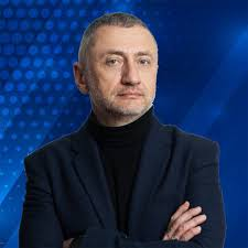 KonsatntinV's tweet photo. @EuroMaydan це ж Сергей Аутлендер! і щось якась дивна форма у поліцейського https://t.co/L48JPKBBWe