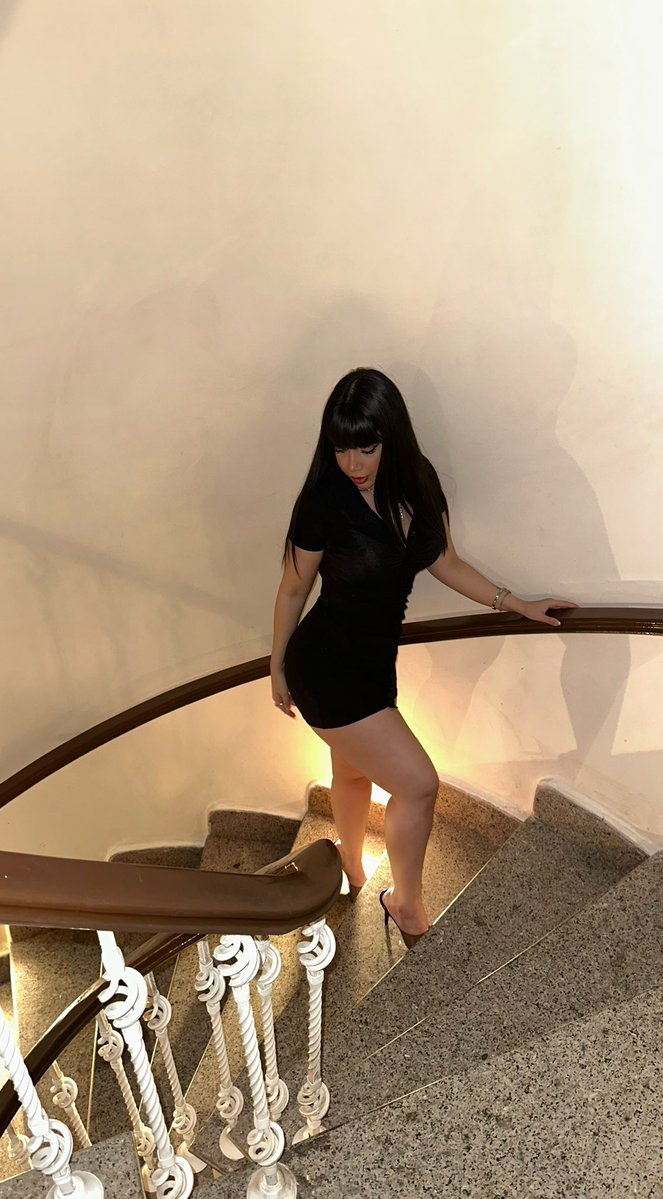 TinaAlizdeh's tweet photo. امشب خیلی میو بودم🐈‍⬛🖤 https://t.co/AIFWzNtYIl