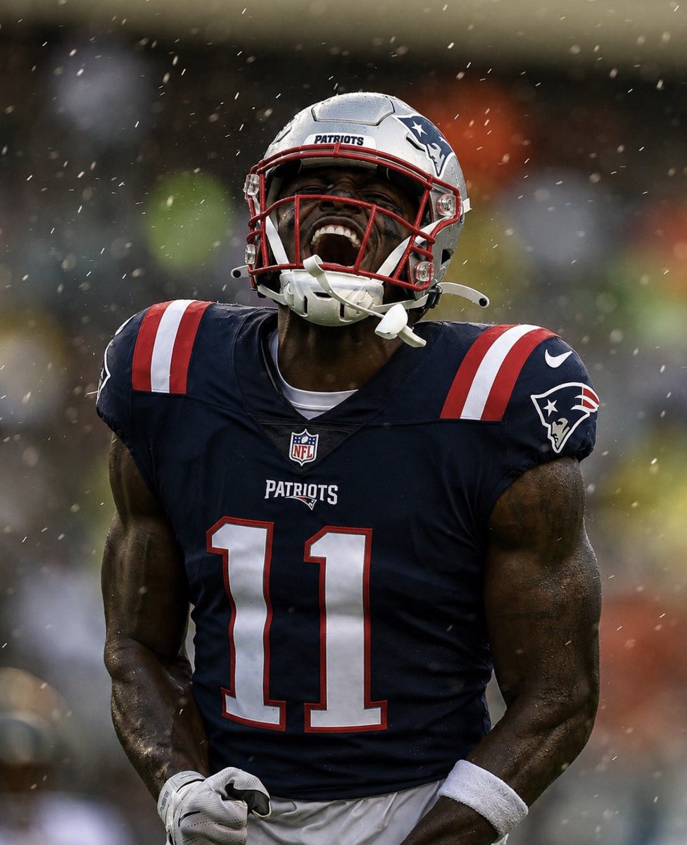 HablemosFoot's tweet photo. BOMBAZO 💣 AJ Brown cambiado a los Patriots 🚨 

Los Eagles reciben una selección de primera ronda del Draft del 2028 y una quinta ronda del 2027 🦅 https://t.co/ZmHty45aDq