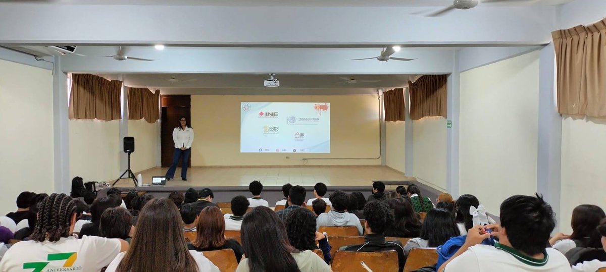 TEEBCS's tweet photo. 📷 ¡La #JAJEIFuturo llegó al COBACH 03! 📷📷
Nos fuimos a platicar con las y los alumnos de 4.° y 6.° semestre sobre cómo se defienden tus derechos en el #TEEBCS.
📷 ¿De qué hablamos?
• ¿Qué hace un tribunal electoral? 
• Medios de impugnación y derechos político-electorales. https://t.co/sxgaRdKt2Q
