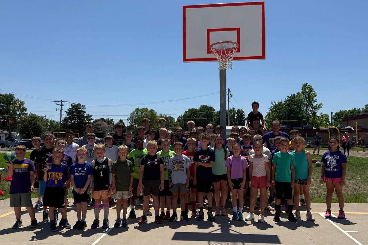 ty21taylor's tweet photo. The Sherrard boys basketball began its 4th annual Summer Park Tour today 

The program hosts free outdoor basketball sessions mixed with drills and games at different parks throughout the school district each summer

I spoke with head coach Alex Johnson

https://t.co/PEEEo3KBqS https://t.co/duCRGd35wp