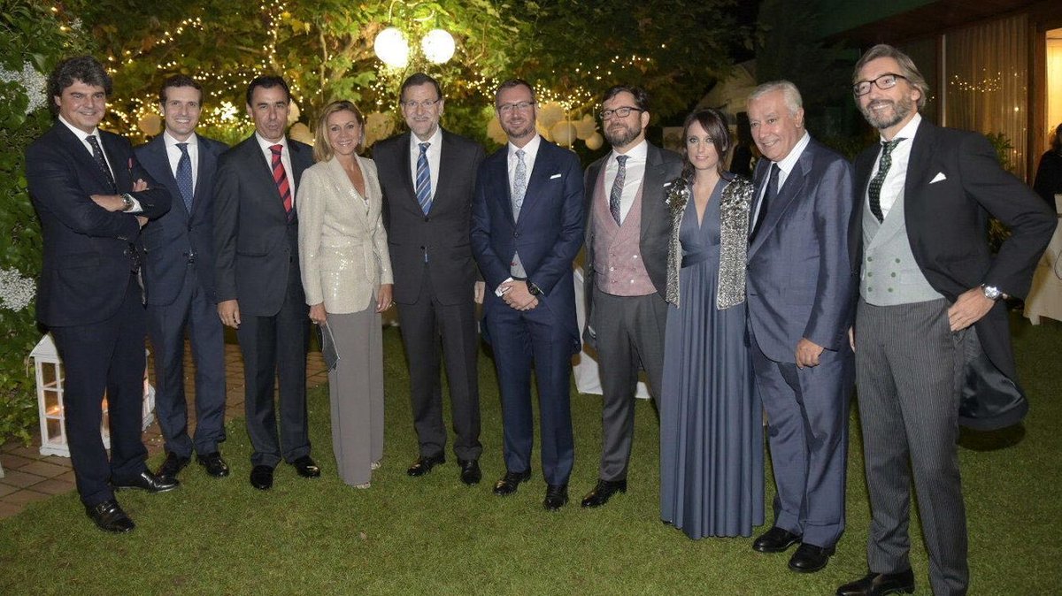 edgar_fr97's tweet photo. Votaron en contra y luego se fueron a la boda de Maroto, el PP siempre impidiendo avances sociales pero aprovechándose de ellos https://t.co/xiW05qoFqW