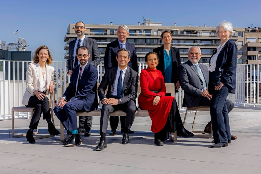 Forhalinton's tweet photo. Après leur mandat, les membres de l’ARCOM continuent de toucher leur salaire pendant un an (décret 2020‑173).
Payés à ne rien faire, pendant que les Français trinquent. https://t.co/ZfZsGrf0oL