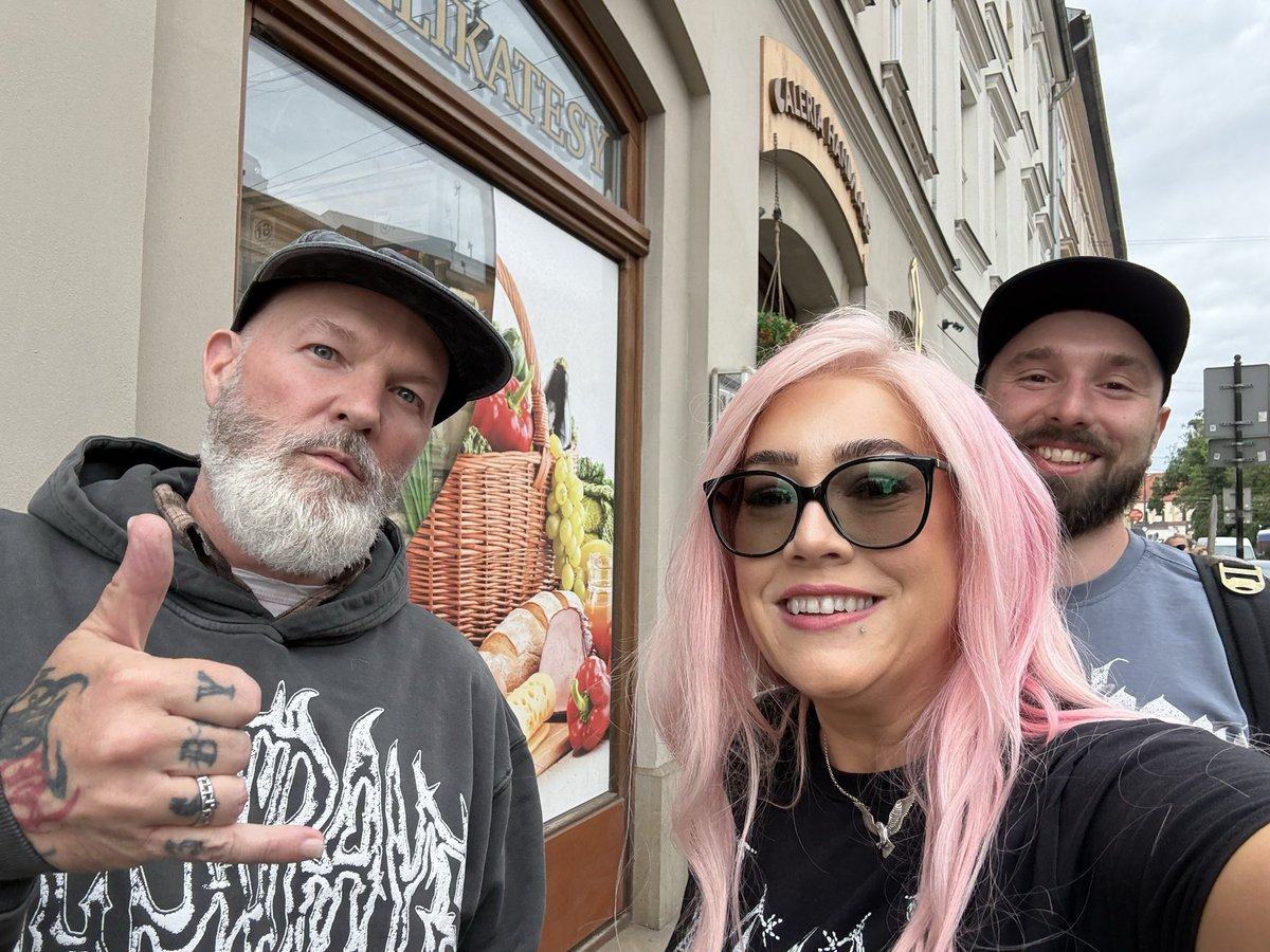 LiddlDevill's tweet photo. Well this made my life, meeting the GOAT @freddurst while walking around Kraków.

Can’t wait to see @limpbizkit on Wednesday at Impact Krakow 2026

Buzzing 🩷🫶

#ImpactKrakow #Impact2026 #Poland #Limpbizkit https://t.co/S6MHGYmtVR