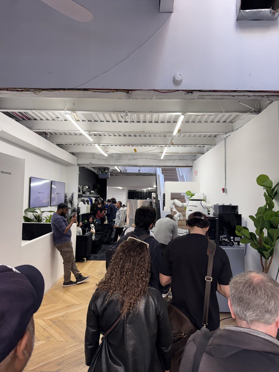 poderosacoding's tweet photo. NYers know when there’s a line you just get in it 😅 passed by @elevenlabs pop up https://t.co/kO8oyO4vTI
