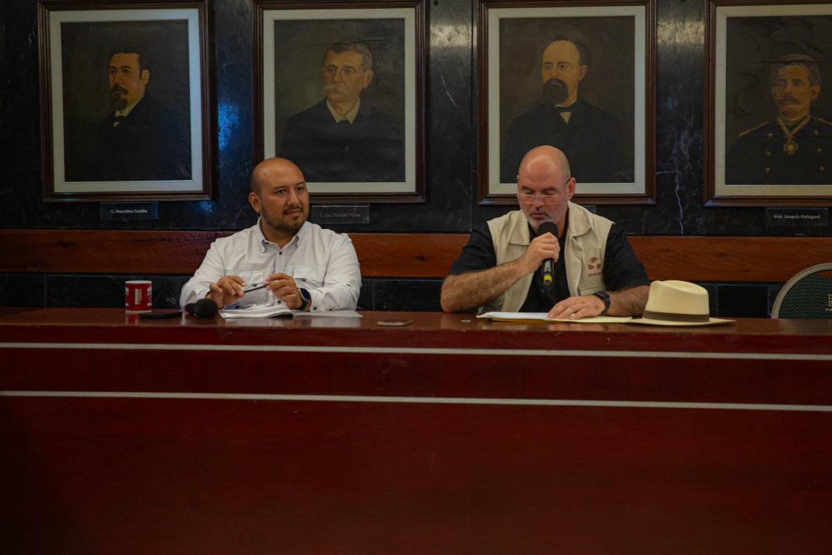 UCSCampeche's tweet photo. Durante el #LunesDeAcciones, el encargado del despacho de la @SEDUMOPOFICIAL, @bernhardrehn, anunció que Campeche será sede del 35° Encuentro Nacional de Autoridades de Movilidad; el secretario de @SEPROCICAMP, @anuardager, informó que este 1 de junio inicia oficialmente la temporada de huracanes en el Atlántico, y el titular de la Vicefiscalía General de Delitos contra Animales, Ambiente y Ecosistemas, @BrownGantusA, presentó un informe sobre las acciones realizadas por esta instancia para fortalecer la protección de los animales y garantizar la aplicación de la ley en casos de maltrato.

#GobiernoDeTodosTransforma