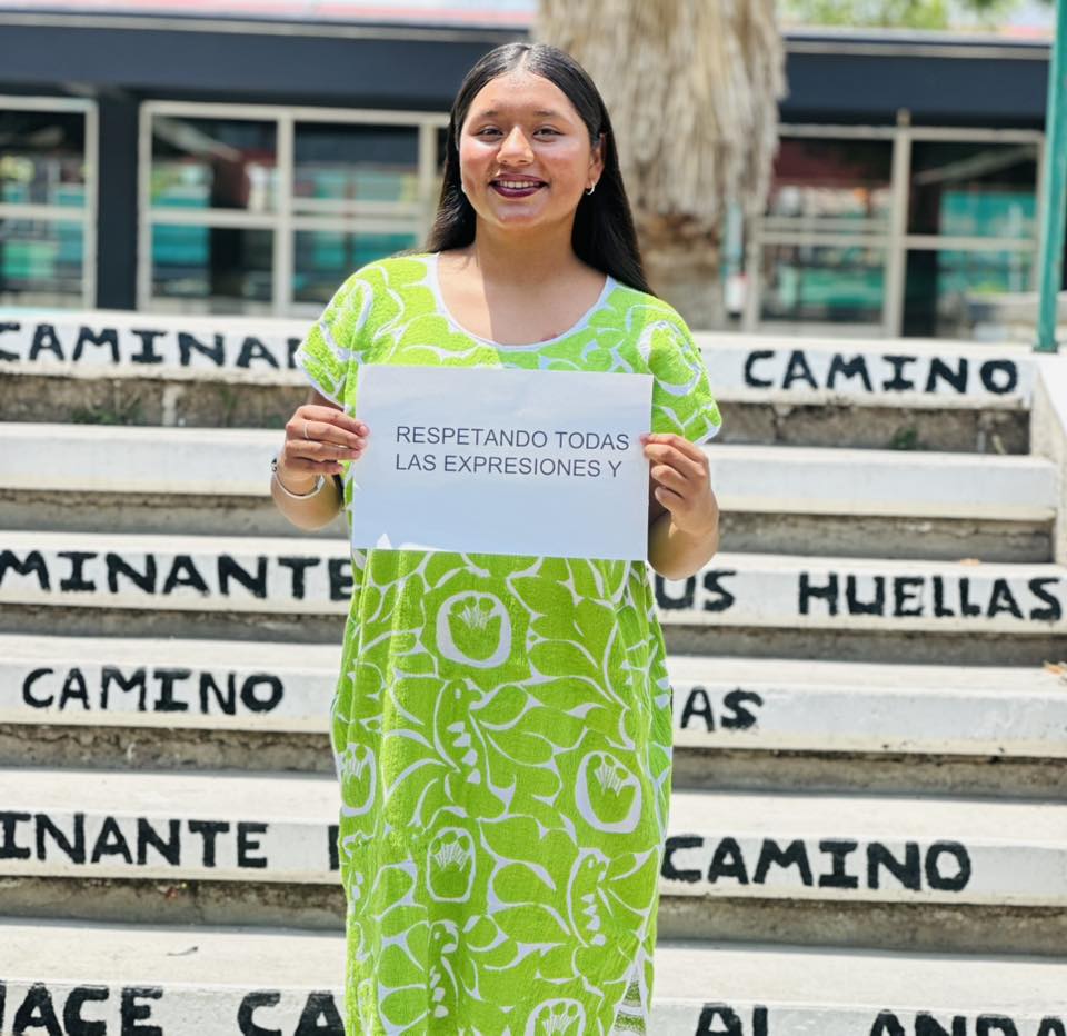 Cobach_Gro's tweet photo. En el Colegio de Bachilleres del Estado de Guerrero celebramos la riqueza de nuestras raíces. 🌟 Creamos aulas donde cada cultura sumay cada voz cuenta. ¡La diversidad nos fortalece y la inclusión nos une! 🤝✨ https://t.co/V9iScLqmBd