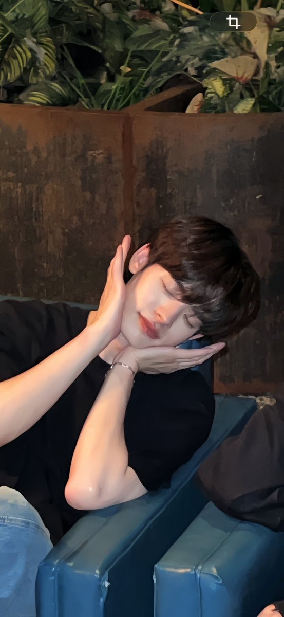 mypipor's tweet photo. me              vs        my comfort

Nini                      Por
20                        23
149 cm                    175 cm
INFP                      ISFJ
Cancer                    Libra
July 20                   October 17 https://t.co/uJLorpQdAl