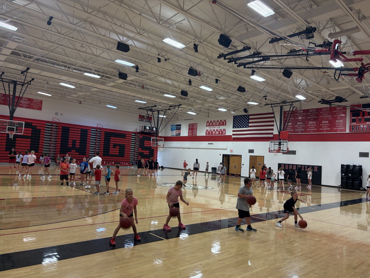dawg_basketball's tweet photo. Great first day of basketball camp with over 60 kids in the gym. https://t.co/TiMqyGCBge
