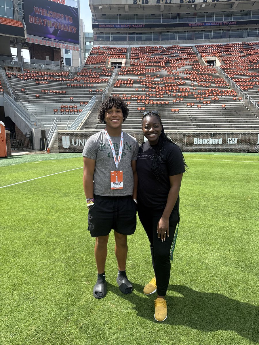BraxtonHerbison's tweet photo. Had an amazing day at Clemson! Huge thanks to @s__valentine for the campus tour!! @coachdtwhite @coachBuckhalter @Coach_Danny92 @RabunGapEagles https://t.co/tPZB3MQL8G