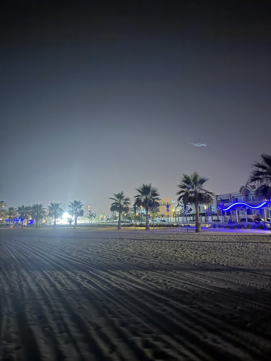 jutt157016's tweet photo. Kite beach? https://t.co/Z9sXTmsmr4