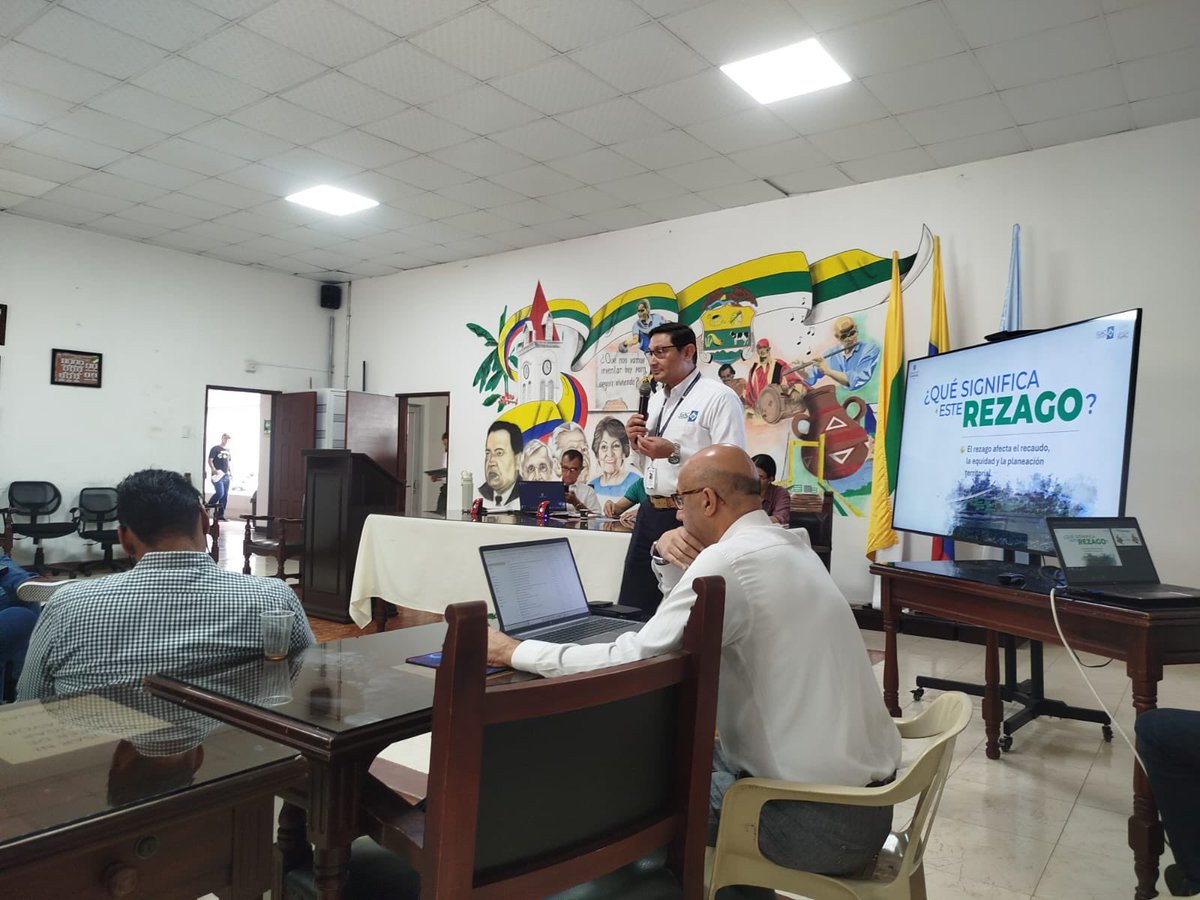igacColombia's tweet photo. Seguimos adelantando espacios de diálogo con la ciudadanía y las administraciones municipales.🤝🙌

En encuentro de nuestra Dirección Territorial Valle del Cauca con representantes de Andalucía, Bugalagrande y San Pedro, se atendieron inquietudes y se revisaron casos puntuales relacionados con la aplicación del artículo 49 del Plan Nacional de Desarrollo.

¡Juntos fortalecemos la construcción conjunta de soluciones para cada territorio!