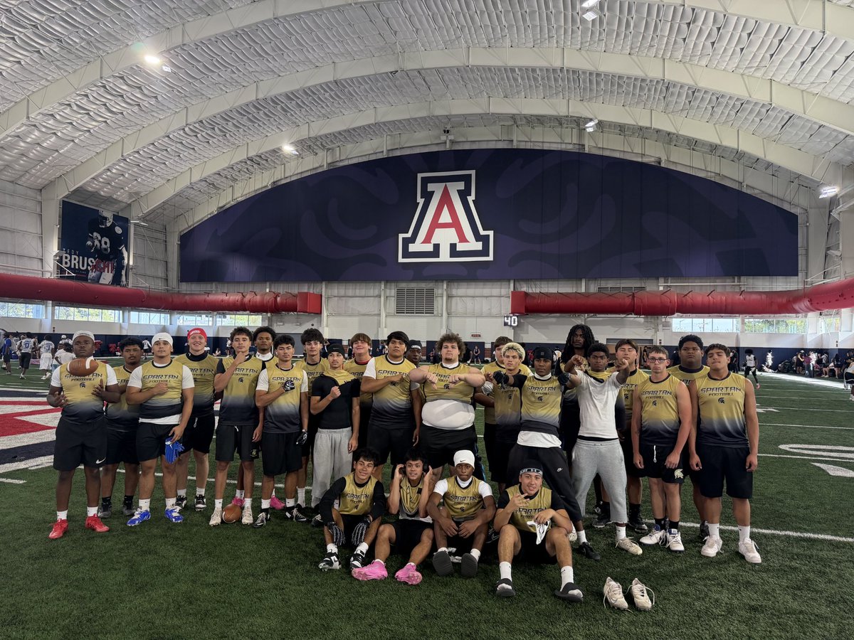 VGHSFB's tweet photo. VGHS @ the UofA 7's!!!!
👊 ✊️ 💪 https://t.co/4kkysbZkts