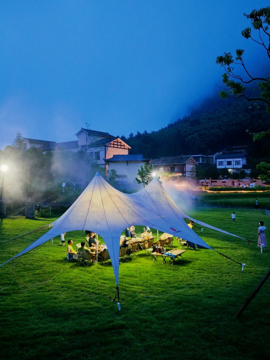 Ryujjiii's tweet photo. Spent the night under a sky full of stars, cooked marshmallows over a crackling campfire, and woke up to birds singing in the quiet woods—this is how you hit reset. https://t.co/wUKw3ah8RZ