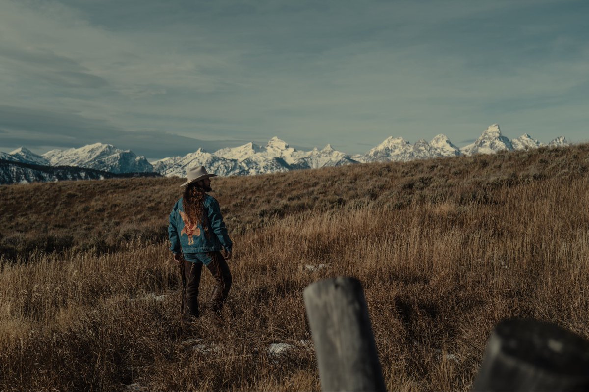 IanMunsick's tweet photo. Making a BIG announcement this week. RSVP and be the first to know! 🐺🦬🦅

https://t.co/lCiBQ9qQs3 https://t.co/QfTt3pnuU0