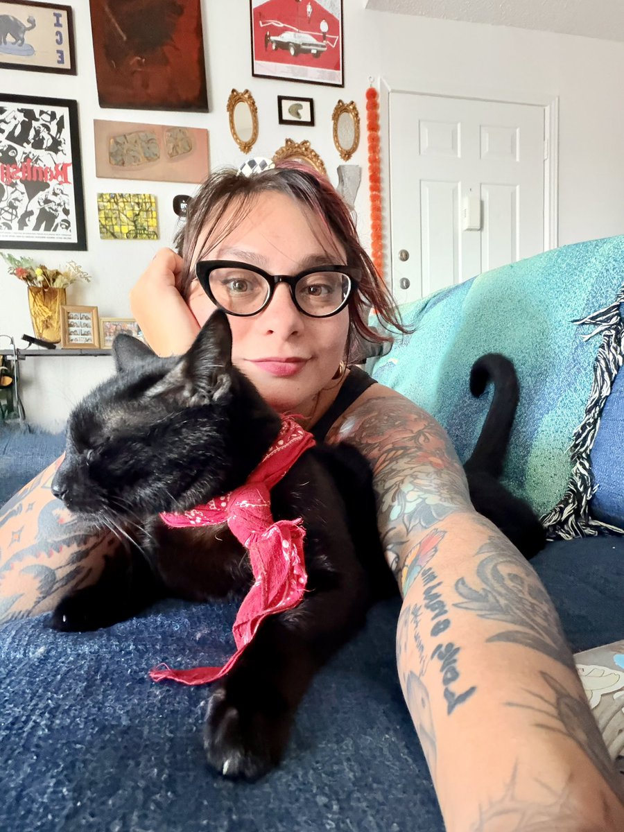 HowdySolita's tweet photo. goth boyfriend energy 🖤 https://t.co/FT9V7gAjPw