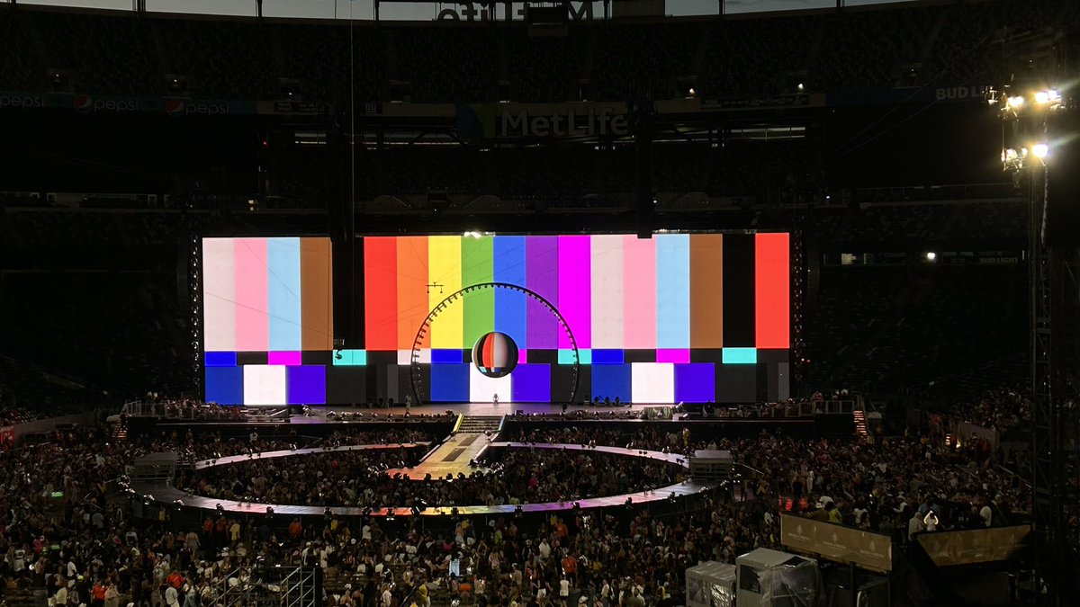 BeyhiveNY's tweet photo. Happy Pride Hive 🥰🥰
Found my shotgun rider for Act 2 but always wish he could have joined the Renaissance 😭🥰😭 https://t.co/rryg9mVYSN