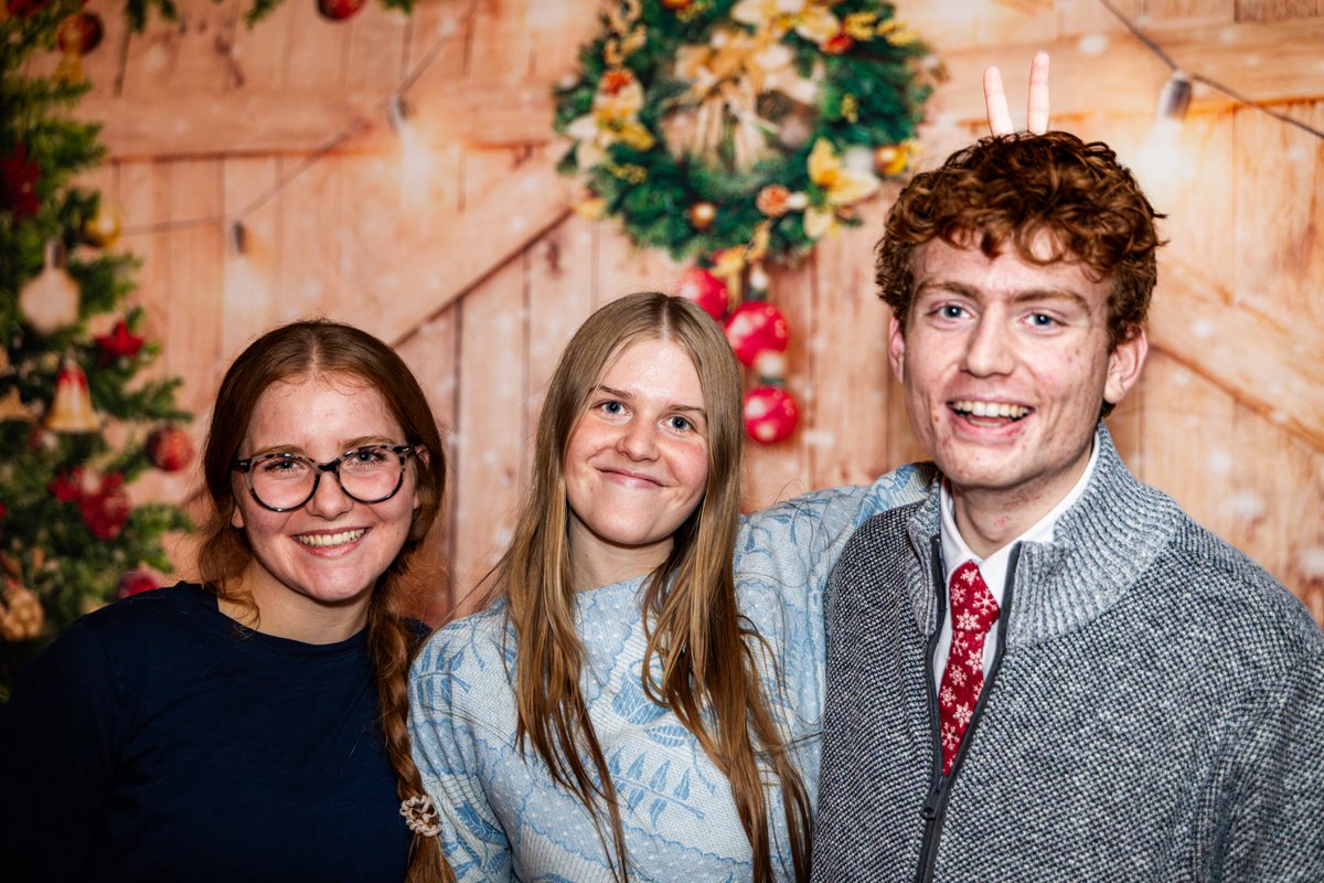 JosephForbush's tweet photo. It doesn’t feel like Christmas, but these photos sure do! 📸

I’m about 6 months late, but I still have great memories capturing the annual YSA (Young Single Adult) Christmas Soirée at The Church of Jesus Christ of Latter-day Saints. 

Members and guests enjoyed a fun evening! 😎 https://t.co/UdFgrLDabx