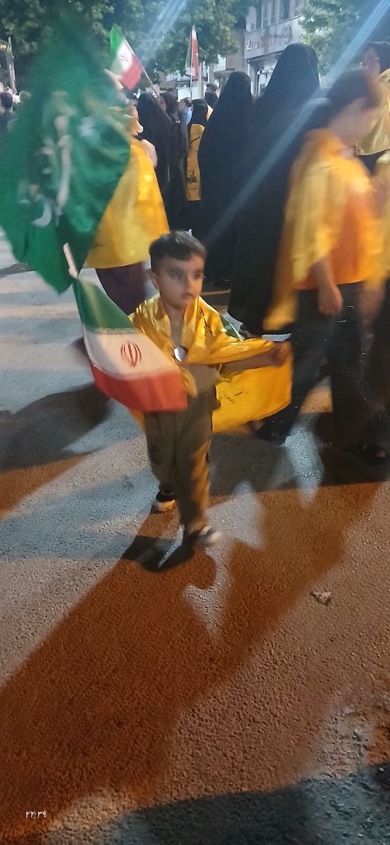 arfi1401's tweet photo. قطعا لبنان قطعه‌ای از وجود ماست 

امشب ما مردم چرداول در خیابان‌های شهر سرابله صدای لبنان بودیم تا به دنیا بگوییم: ما مردم ایران تا پای جان از جبهه مقاومت حمایت می‌کنیم https://t.co/GeDHr5axwz