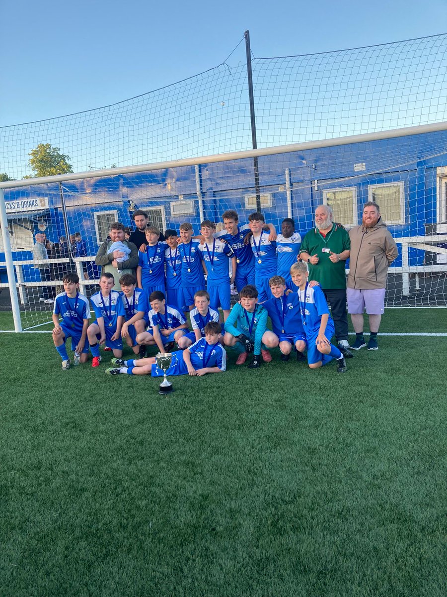 Holyrood_PE's tweet photo. Our S1 team won the Castle Cup on Friday night with a 6-0 win against St Peter’s ⚽️🏆

Scorers:

Daniel ⚽️
Archie ⚽️⚽️⚽️
Ollie Boyle ⚽️⚽️ 

MOTM:- Archie and Struan 👏🏻 https://t.co/3JajyLA7bw