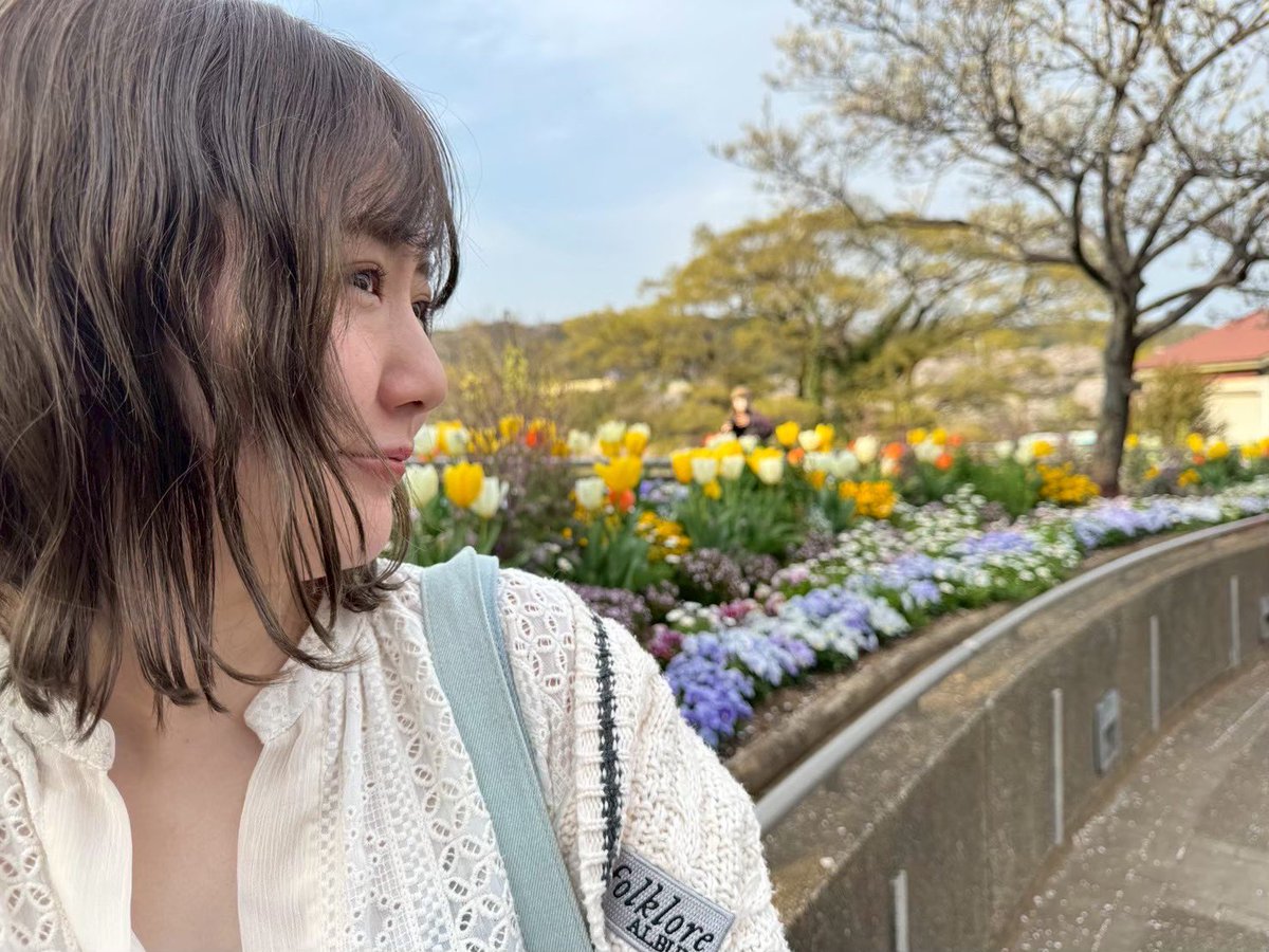 13taylor322's tweet photo. Taylor 🤝 Me
Sitting in a tulip field 🌷 https://t.co/Qyf5Zp0cIv