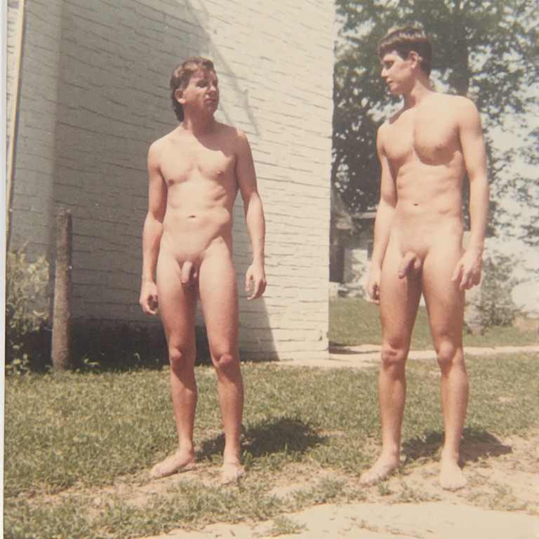 freemaleworld's tweet photo. My grandfather had a country house, and growing up there I learned that I shouldn't be ashamed of my body; nudity is beautiful and natural. https://t.co/dMY8xNaiTz