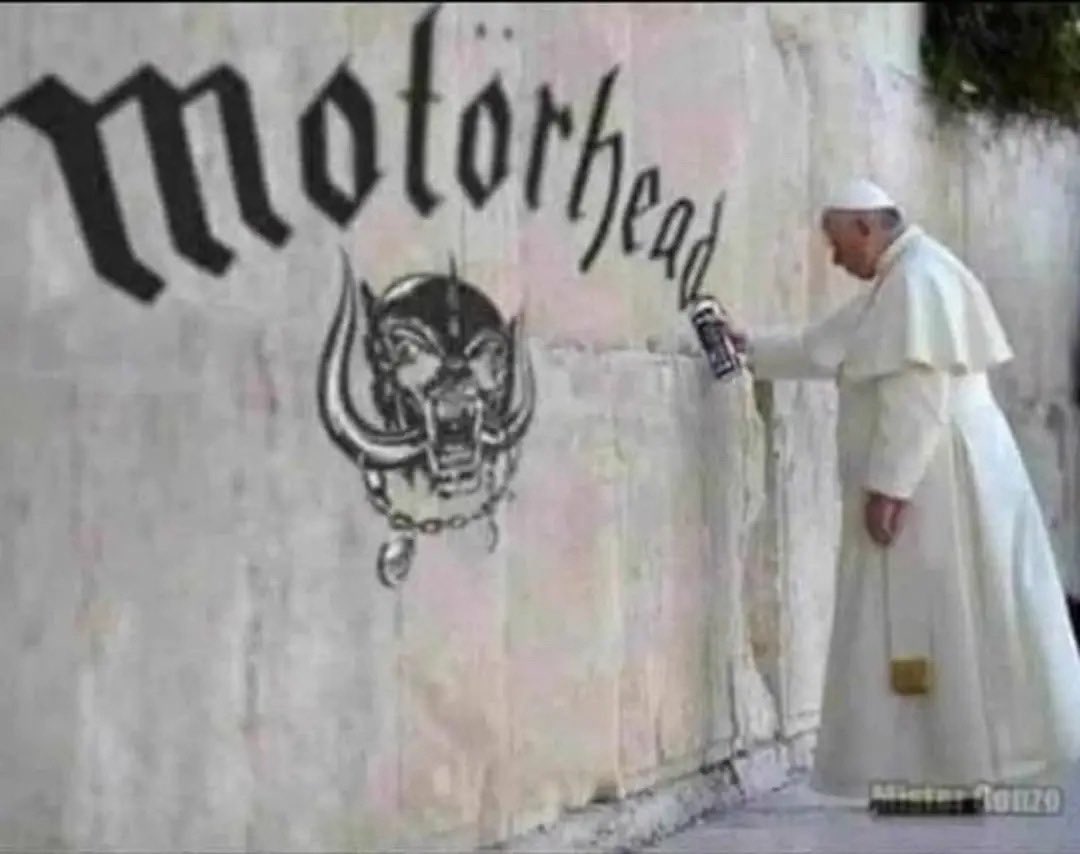 abelbl's tweet photo. Tot preparat per la visita del Papa🤘🤘 https://t.co/TF0o06j1Qi