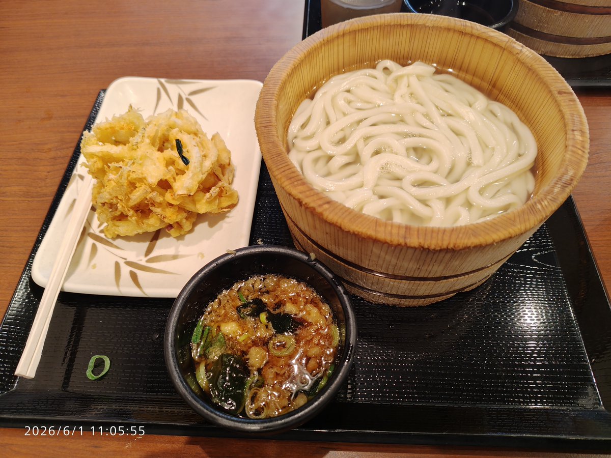 ihitoshi's tweet photo. 昨日は、晴れ。暑かった。昼は、丸亀製麺うどんの日で「釜揚げうどん半額」190円だった。安くて旨し。かき揚げが小さくなって200円だ。食べ終わってから「21世紀の森と広場」までウオーキング。紫陽花が咲いていた。その後「サイゼリヤ」でワイン飲んで帰ってきた。 https://t.co/ZiPXahRdJO