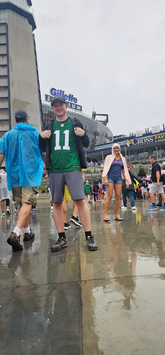 AndyrewClark's tweet photo. @_yeahKels Forever thankful for AJ these last 4 years. Will always have a fan out of me 🦅 https://t.co/qGPHqrsudx